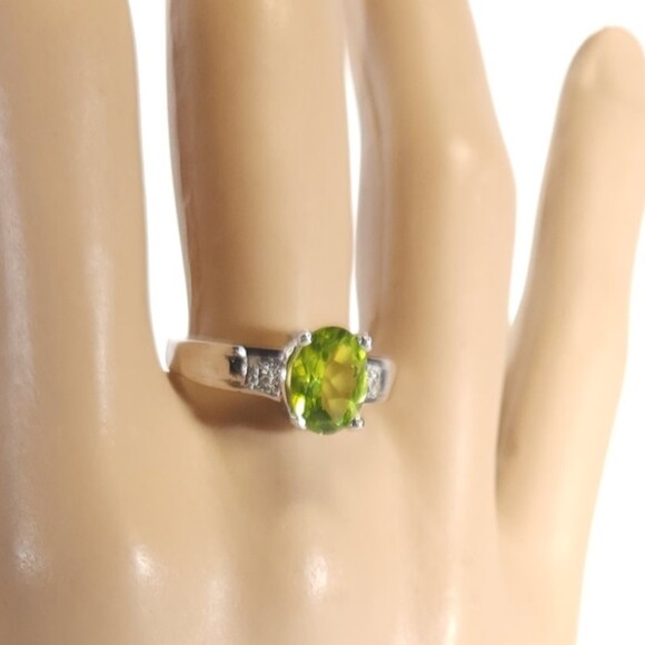 Peridot 1.8 Carats Ring SIZE 7-1/4 - Picture 9 of 12
